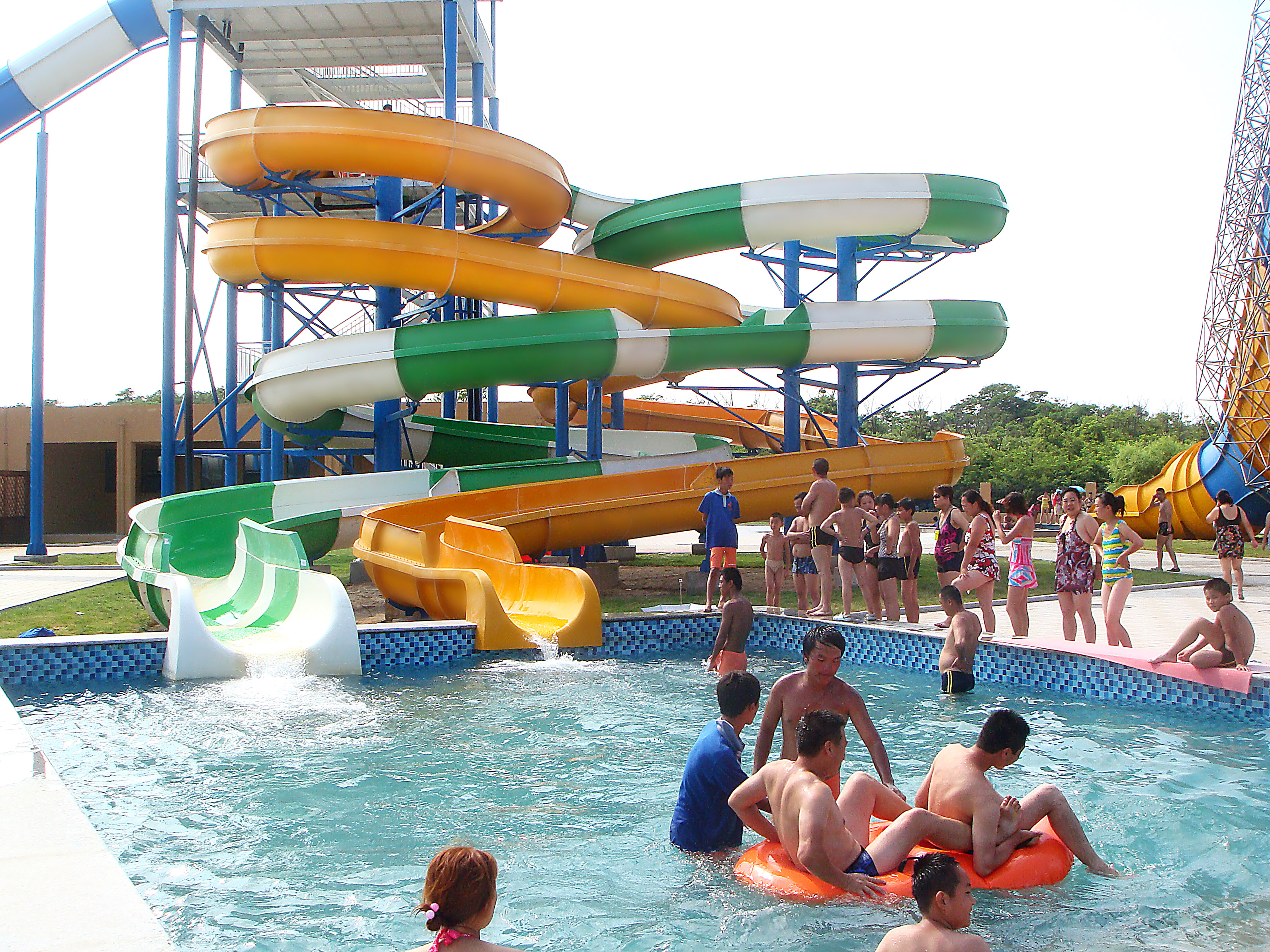 Qinhuangdao Gold Coast Sand Sculpture World—-Fantasy Water Park