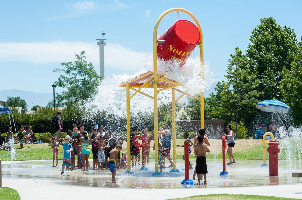 Water park tipping bucket