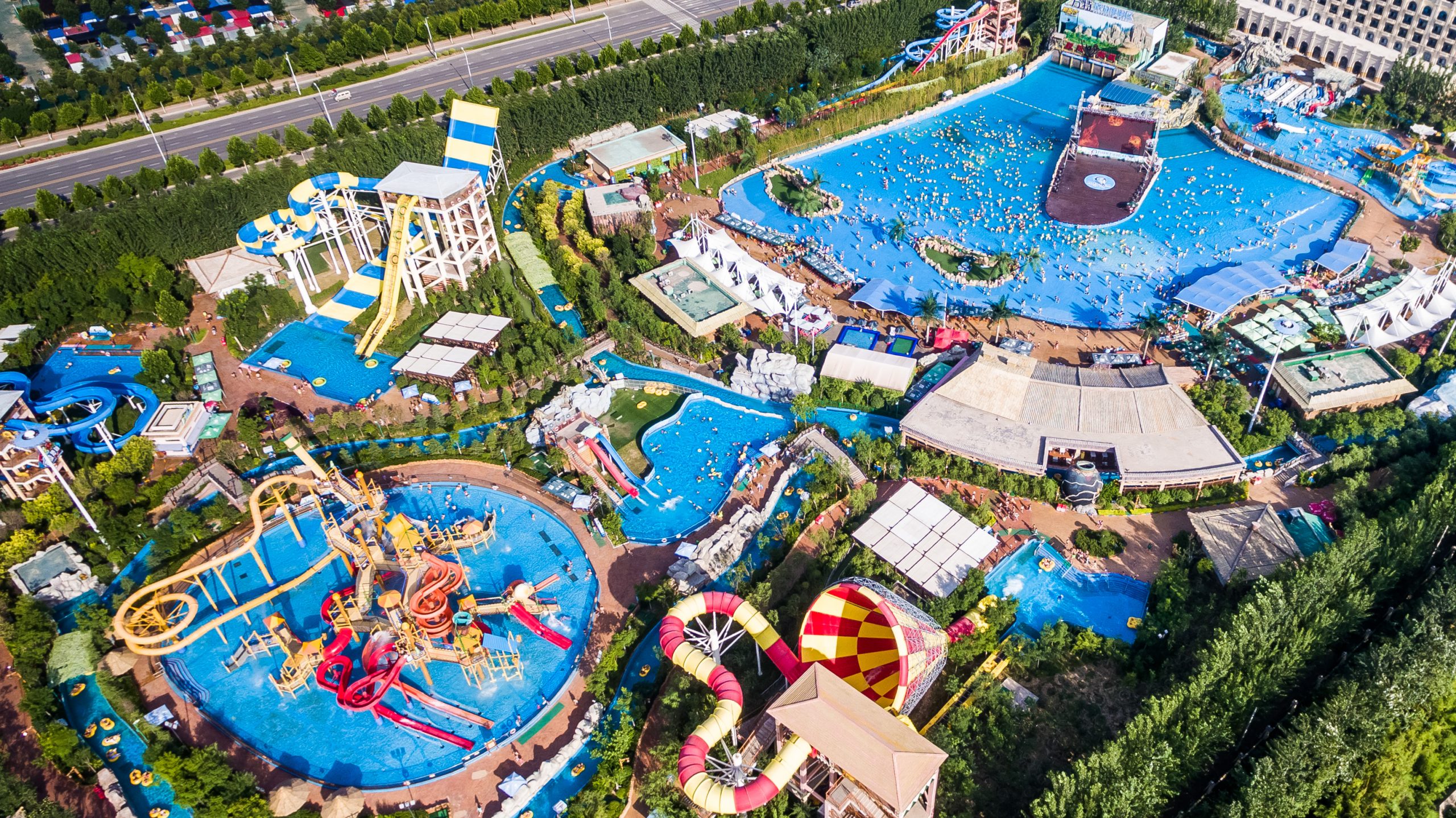 The reception volume of Zhengzhou Fantawild Water Park in the past ten years